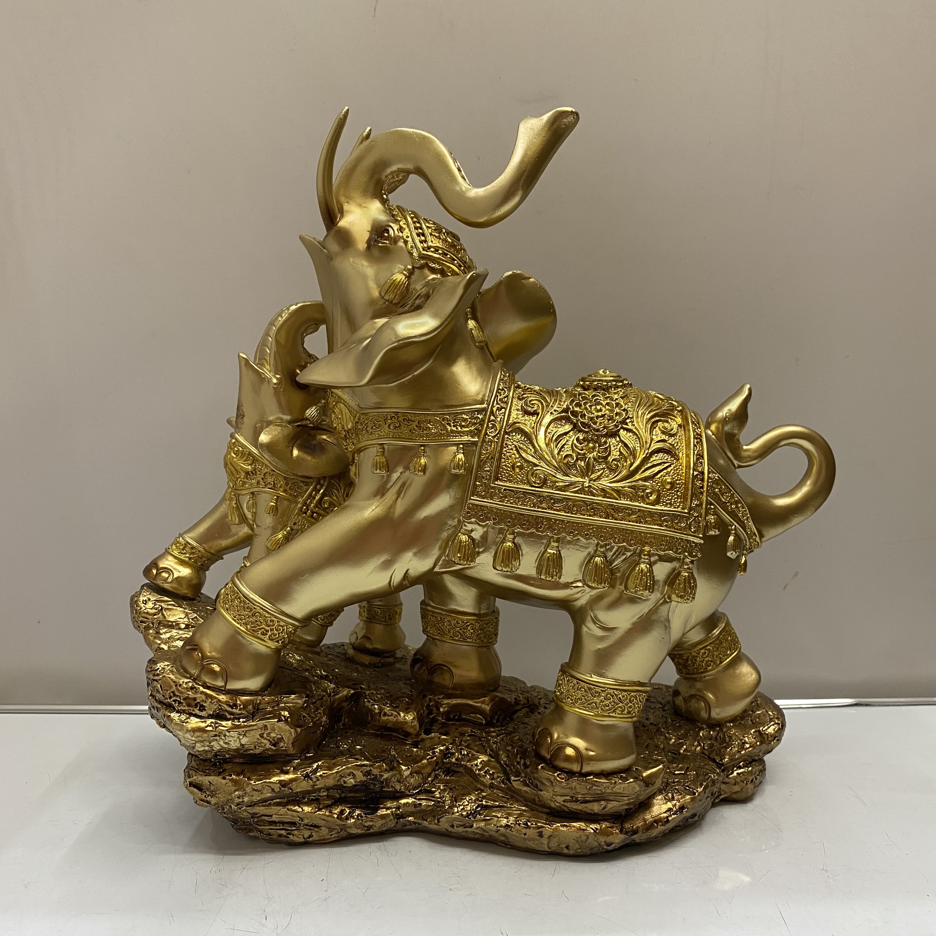 Resin Crafts European-Style Simple Imitation Wood Mother and Child Elephant Decoration Living Room Wine Cabinet Cabinet Decoration Gift Decoration Resin Crafts European-Style Simple Imitation Wood Mother and Child Elephant Decoration Living Room Wine Cabinet Cabinet Decoration Gift Decoration