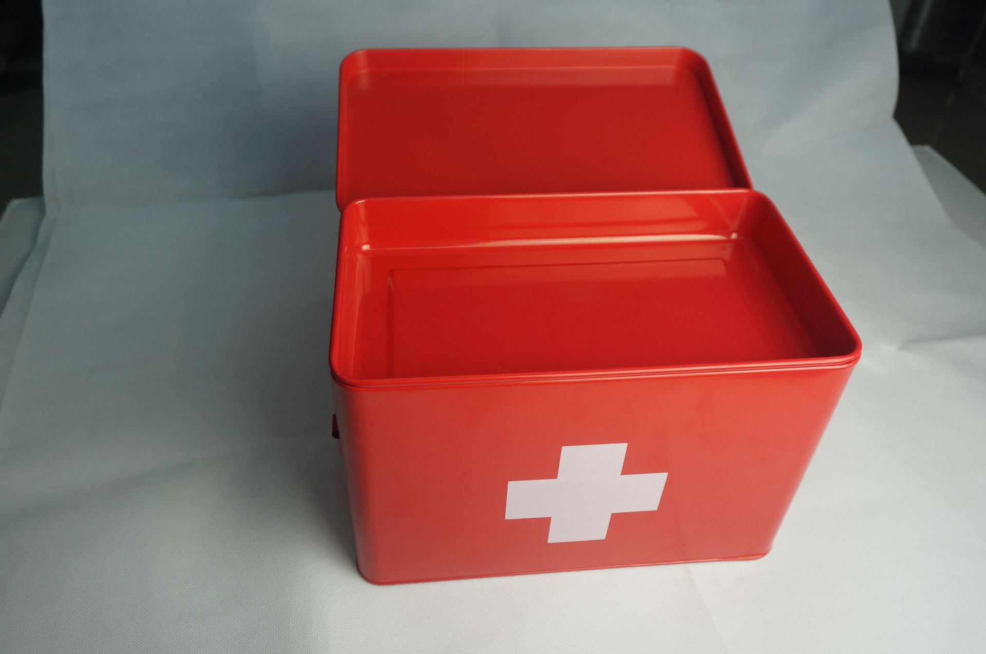 Cross-Amazon Factory Wholesale Large Red White Household First Aid Medicine Box Metal Medicine Storage Box Cross-Amazon Factory Wholesale Large Red White Household First Aid Medicine Box Metal Medicine Storage Box
