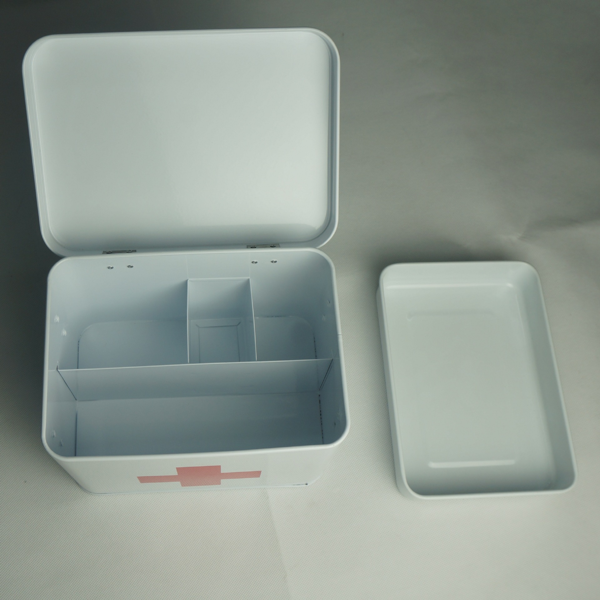 Cross-Amazon Factory Wholesale Large Red White Household First Aid Medicine Box Metal Medicine Storage Box Cross-Amazon Factory Wholesale Large Red White Household First Aid Medicine Box Metal Medicine Storage Box