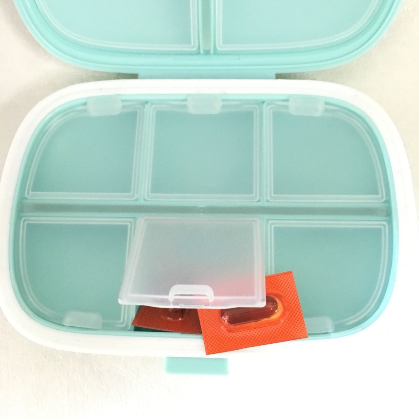 8-Grid Double-Layer Seal Ring Solid Color Medicine Box Portable Sorting Drug Storage Box Mini Take It with You Medicine Box
