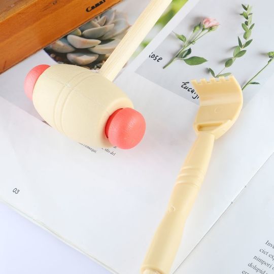 Back Tapping Massage Hammer Wooden Handle Does Not Require People to Scratch and Scratch Back Hand Scratching Device Beating Cervical Spine Waist Massager Itching and Scratching