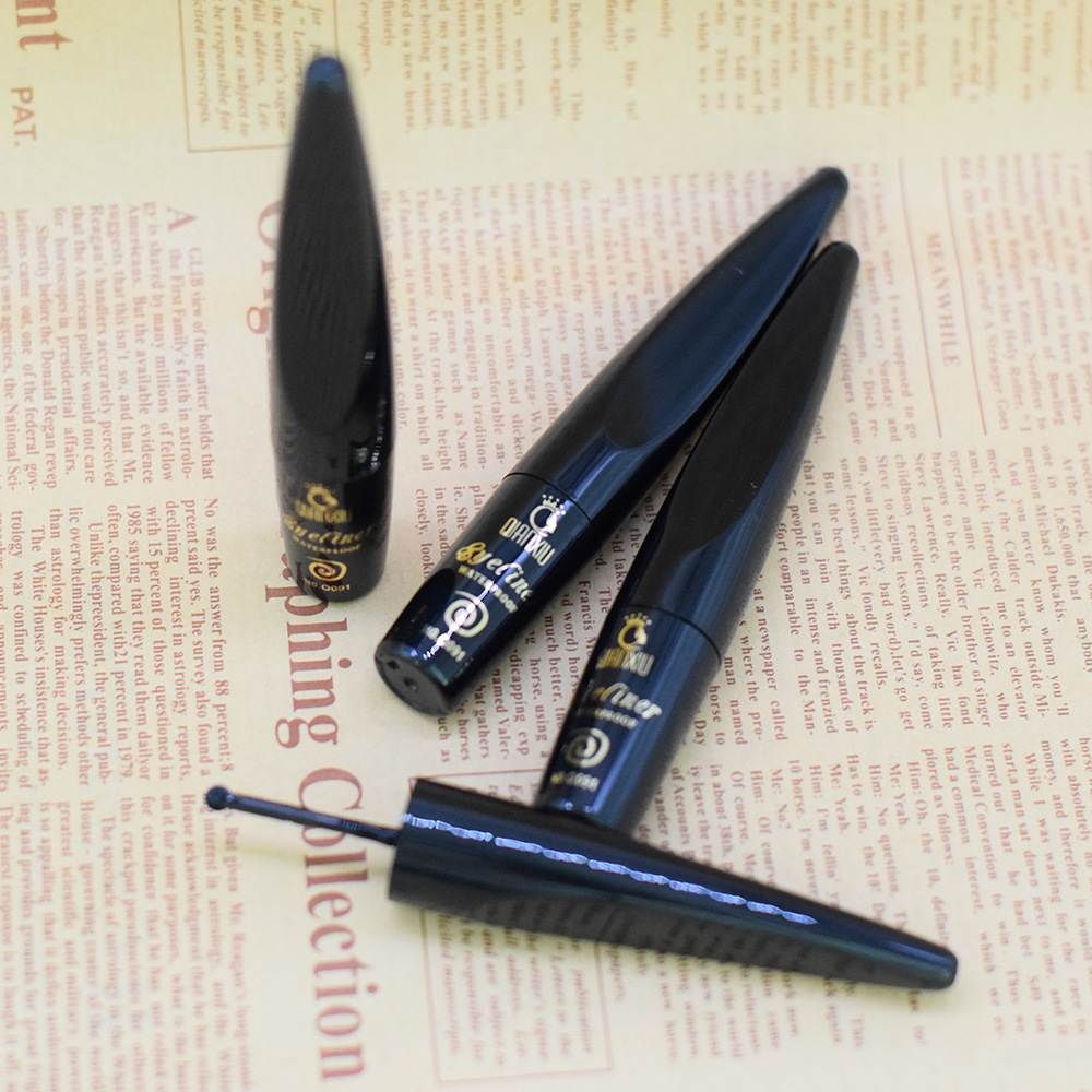 QIANXIU cool black quick - drying eyeliner roller pen matte enrolled waterproof durable 24 h, not easy to dye eyeliner liquid pen