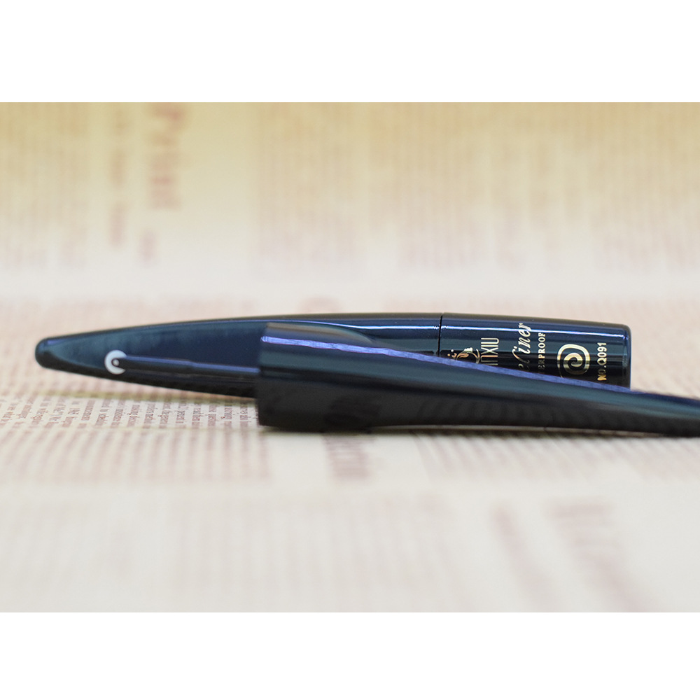 QIANXIU cool black quick - drying eyeliner roller pen matte enrolled waterproof durable 24 h, not easy to dye eyeliner liquid pen