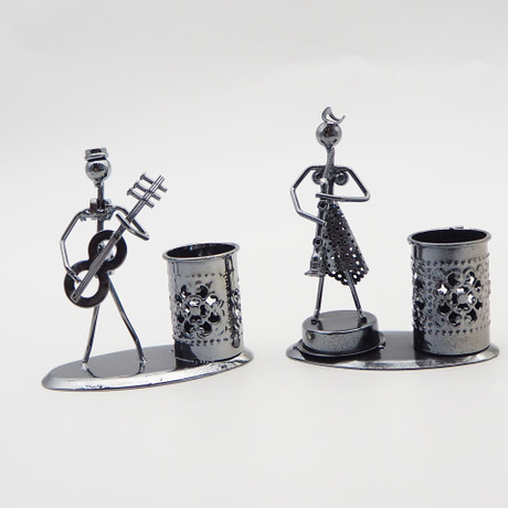 Iron Doll Pencil Vase Decoration Music Small Iron Man Decoration Iron Pen Holder Band Metal Character Decoration Wholesale