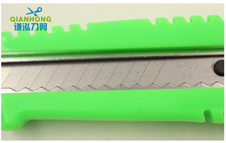 Office Stationery Home Kitchen Utility Knife with Lock Safety Grinding Tooth Cutting Paper Unpacking Stainless Steel Utility Knife Wholesale Office Stationery Home Kitchen Utility Knife with Lock Safety Grinding Tooth Cutting Paper Unpacking Stainless Steel Utility Knife Wholesale