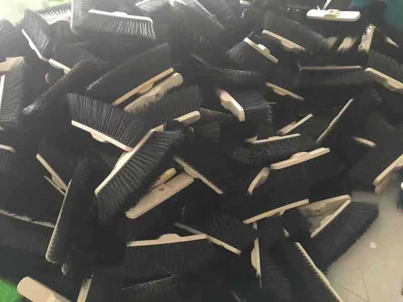Yiwu Factory Africa Hot Sale Large Size Broom Head Plastic Coffee Color High Stretch Yarn Broom Head with Wooden Pole 9006 Yiwu Factory Africa Hot Sale Large Size Broom Head Plastic Coffee Color High Stretch Yarn Broom Head with Wooden Pole 9006