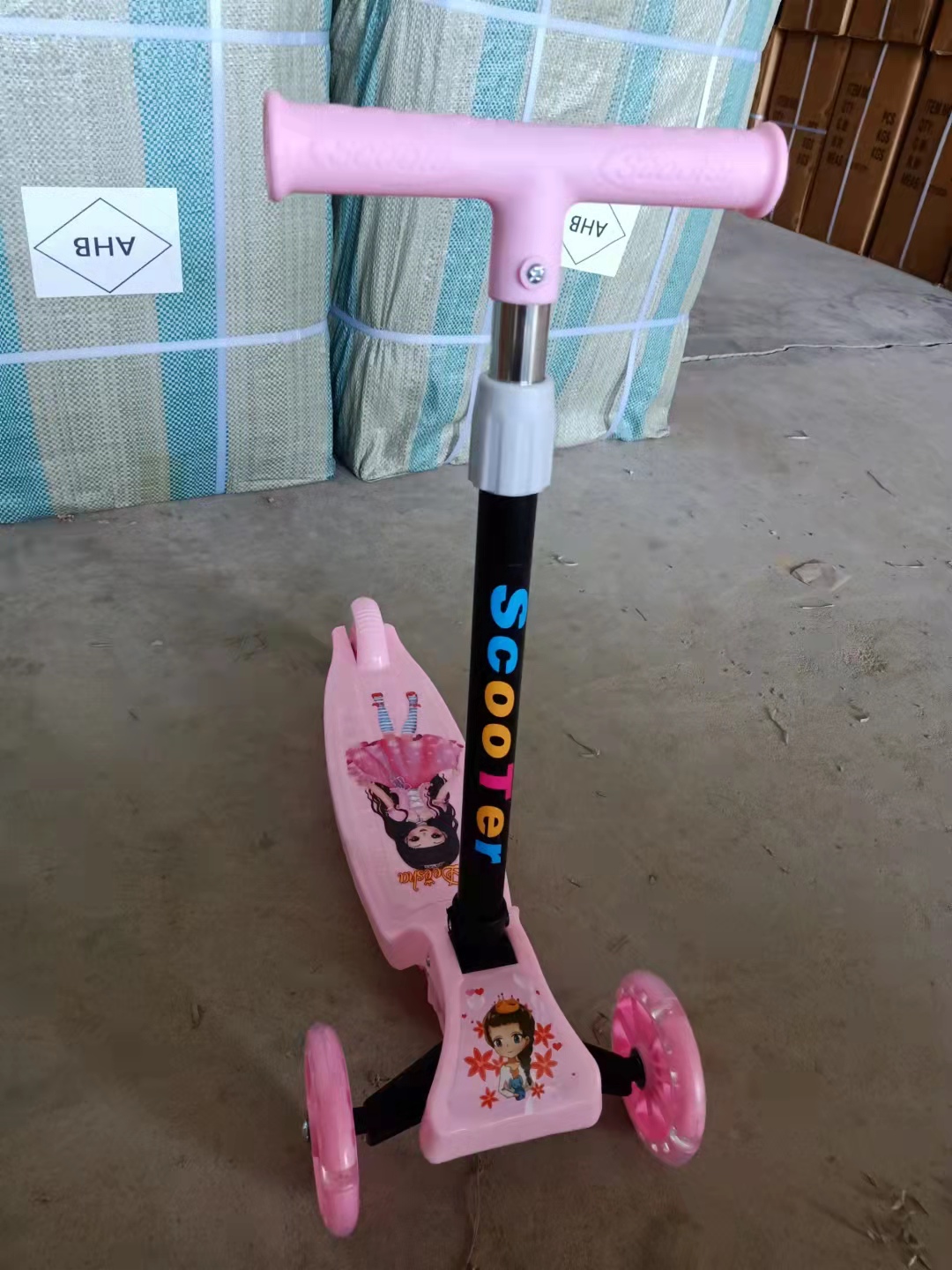 Manufacturers Supply Gifts Children&#039;s Scooter Folding High-Meter Car Three-Wheel Flash Scooter Frog-Style Baby Swing Car