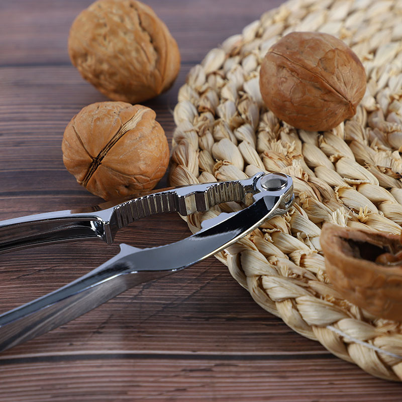 Multifunctional Zinc Alloy Walnut Cracker Siberian Hazelnut Pine Nuts Nut Pliers 70G Household Nutcracker Wholesale Custom