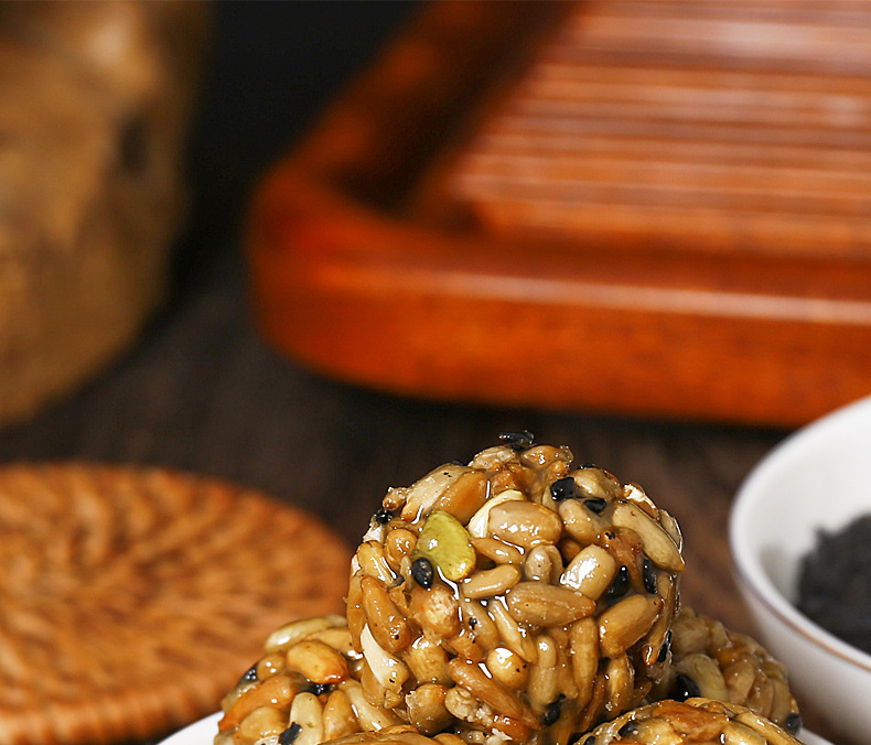 Hand-Made Nut Balls Full Box Small Package Sunflower Kernels Cushaw Seed Black Sesame Nuts New Year Mixed Fruit Ball Nutrition Hand-Made Nut Balls Full Box Small Package Sunflower Kernels Cushaw Seed Black Sesame Nuts New Year Mixed Fruit Ball Nutrition