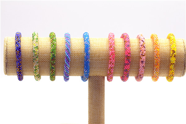 Thousands of color ornaments imported rice beads beads bracelet British fashion no checking gift ring can touch the water