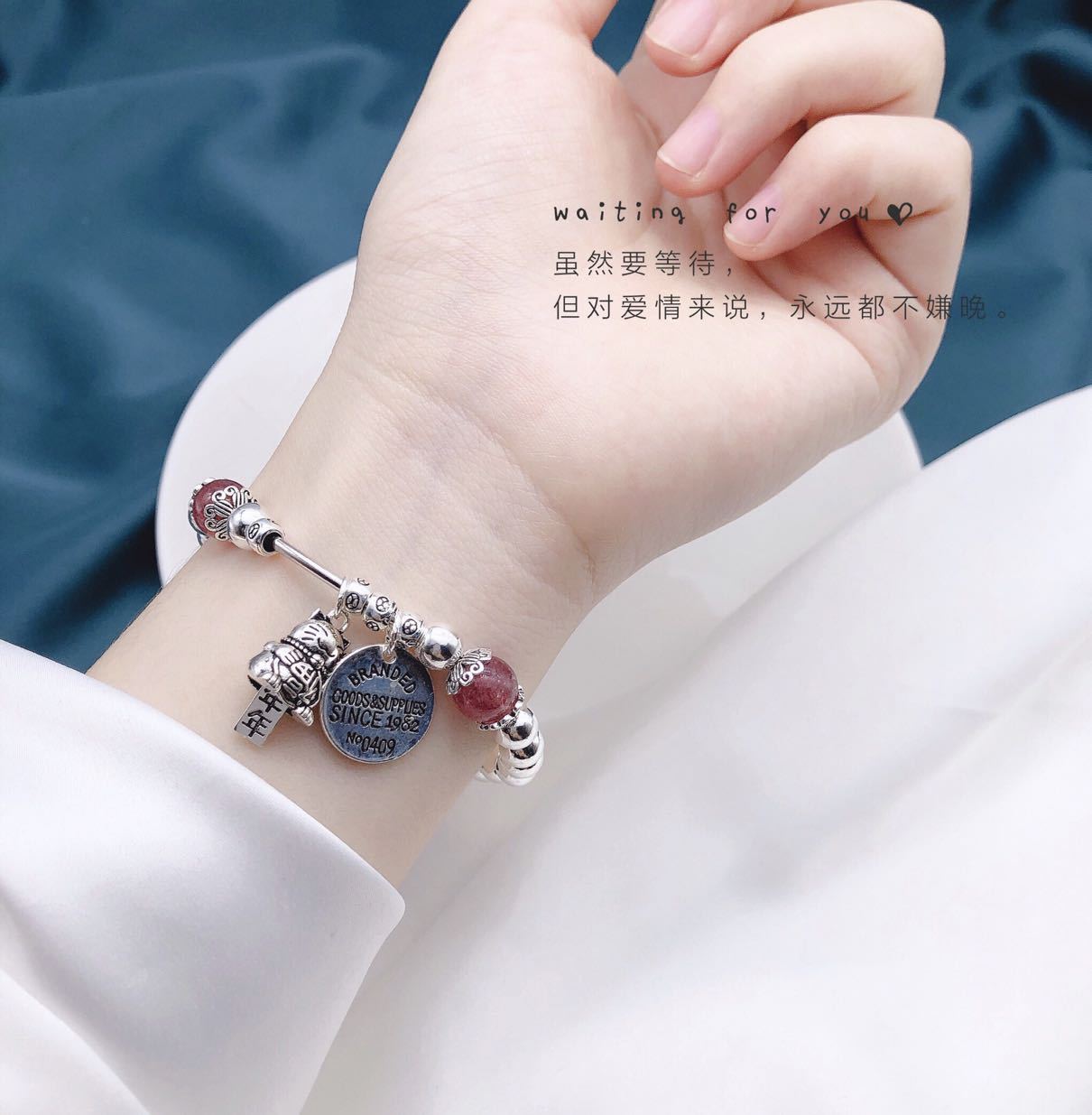 S925 Women's Sterling Silver Strawberry Quartz Lucky Cat Bracelet Imported Elastic String Fat and Thin Can Be Worn Ins Special-Interest Design
