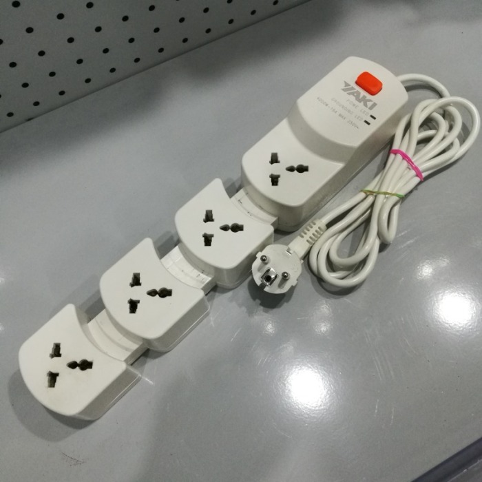 Factory Price Wholesale British Standard Plug with Switch Socket Safety Power Strip Extension Cable Patch Board Patch Board Factory Price Wholesale British Standard Plug with Switch Socket Safety Power Strip Extension Cable Patch Board Patch Board