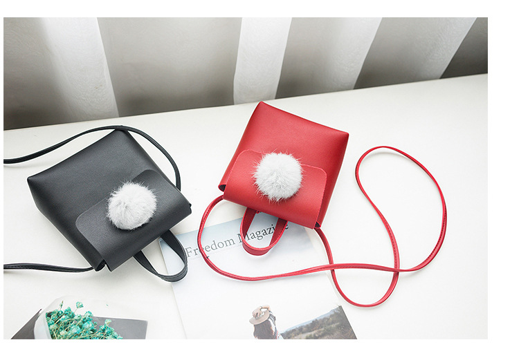 Factory Wholesale Women's Shoulder Fur Ball Bag 2018 New Korean Style Women's Crossbody Shell Shape Mobile Phone Bag 97