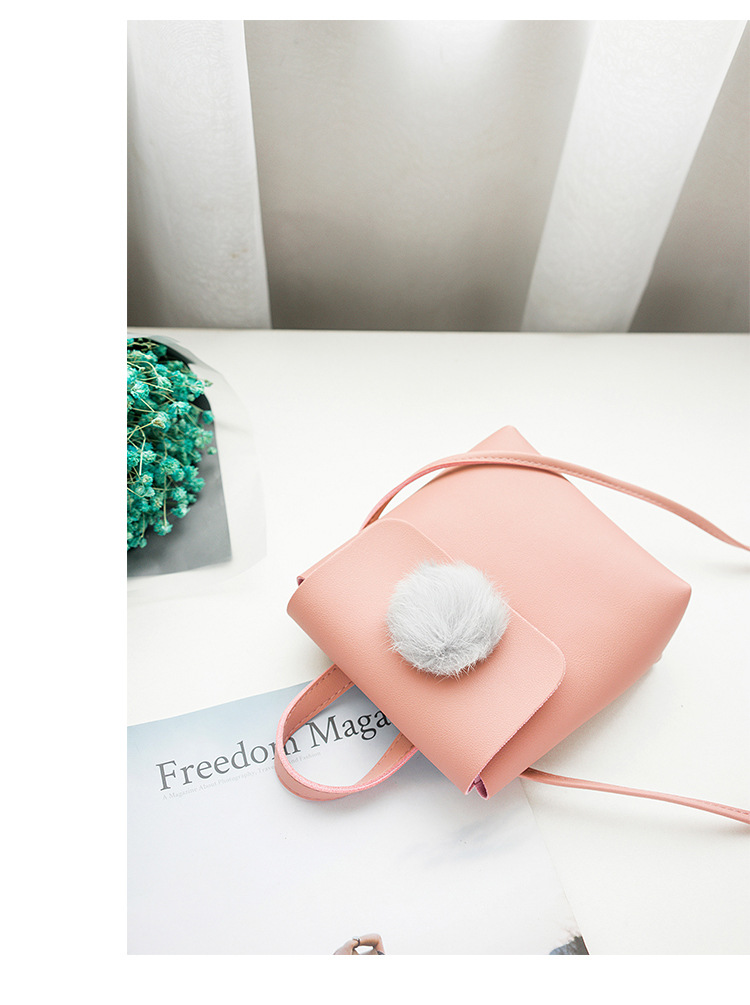 Factory Wholesale Women's Shoulder Fur Ball Bag 2018 New Korean Style Women's Crossbody Shell Shape Mobile Phone Bag 97