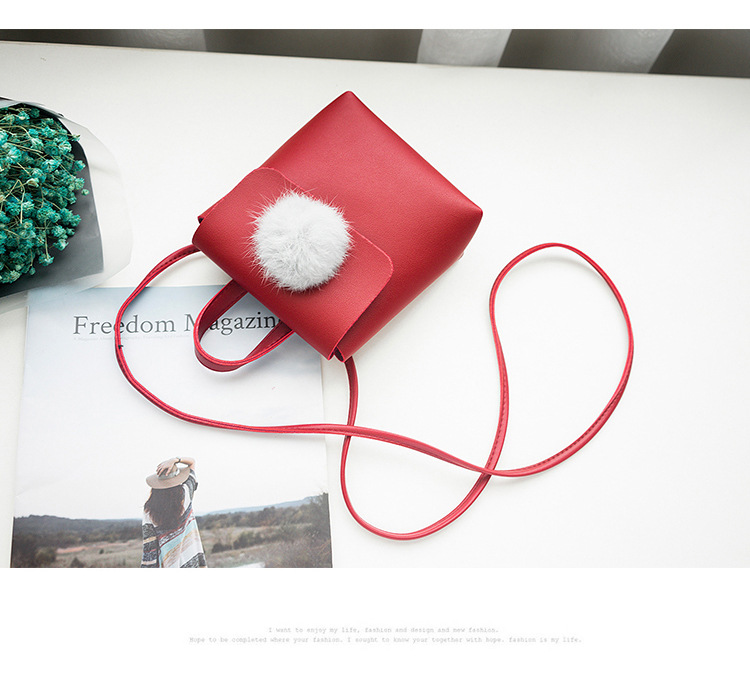 Factory Wholesale Women's Shoulder Fur Ball Bag 2018 New Korean Style Women's Crossbody Shell Shape Mobile Phone Bag 97