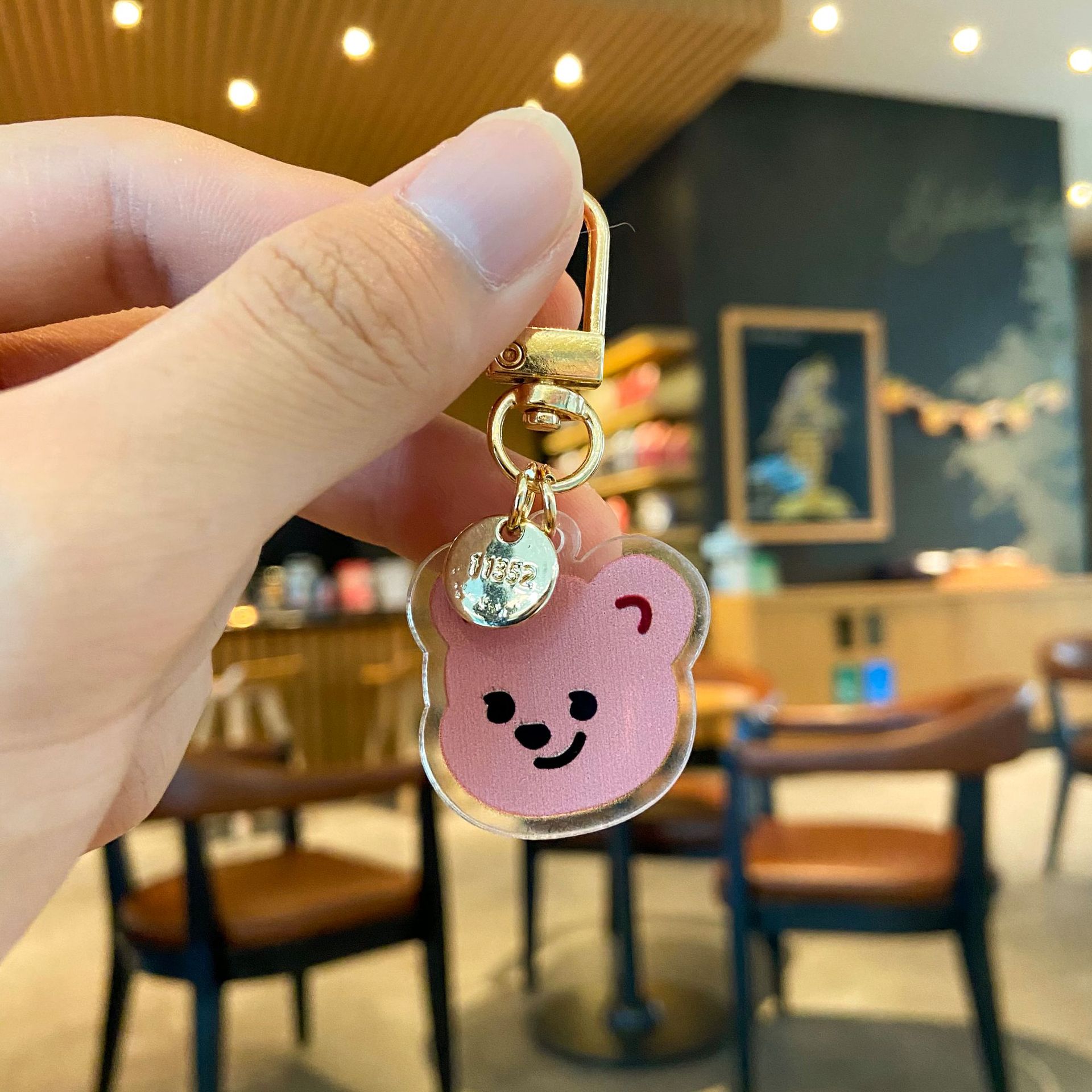 Acrylic Creative Bear Earphone Sleeves Accessories Couple Small Gift Metal Buckle Pendant Women&#039;s Key Chain Accessories
