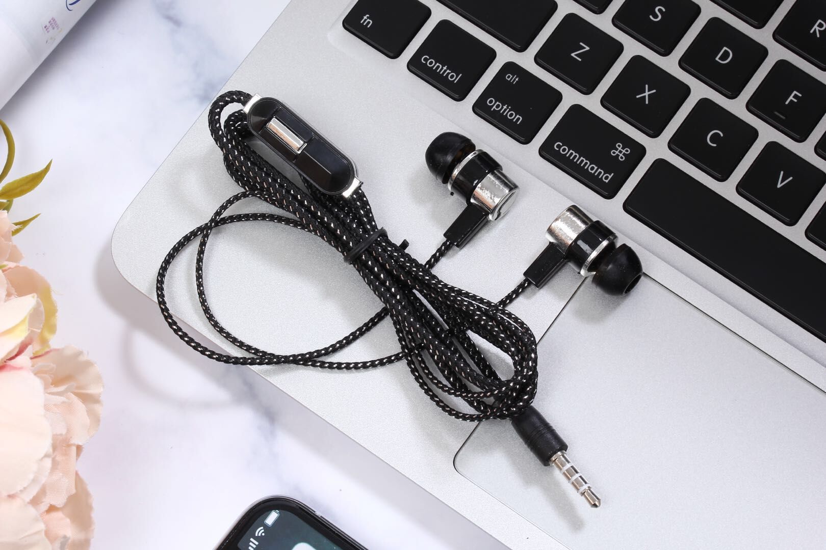 New Braided Wiring Headset in-Ear Dynamic Bass Boost with Mic M Audio Earphone Compatible with Universal Earphones for Mobile Phones
