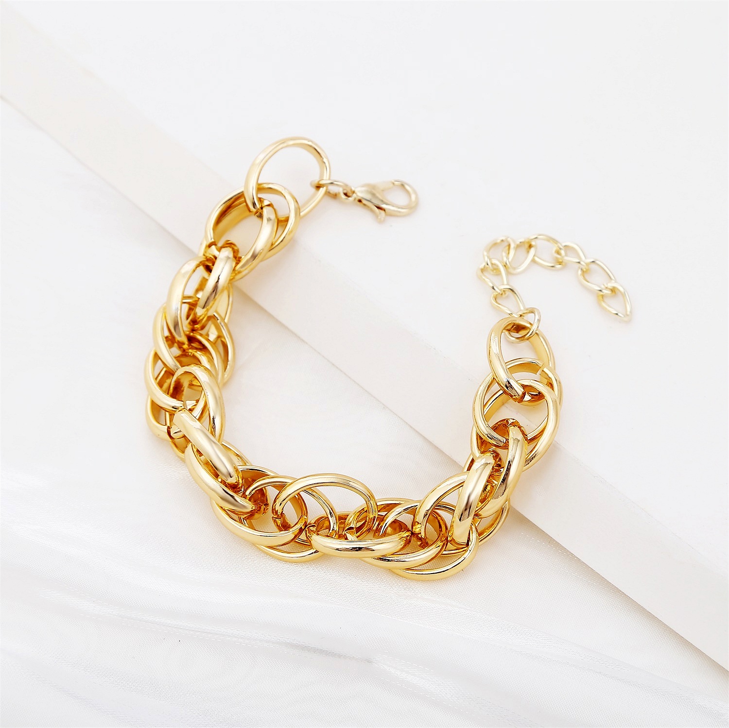 Fashion Simple Gold and Silver Two-Color Aluminum Chain Lock Retro Trendy Exaggerated Cross-Border Ins Necklace European and American Jewelry Fashion Simple Gold and Silver Two-Color Aluminum Chain Lock Retro Trendy Exaggerated Cross-Border Ins Necklace European and American Jewelry