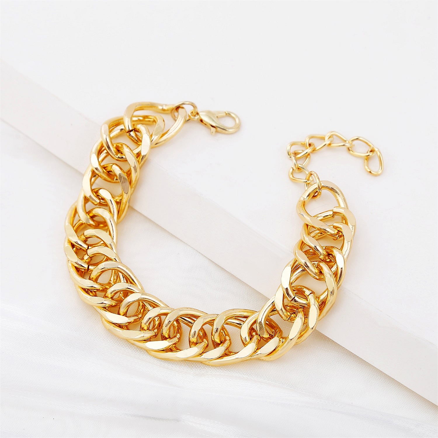Fashion Simple Gold and Silver Two-Color Aluminum Chain Lock Retro Trendy Exaggerated Cross-Border Ins Necklace European and American Jewelry Fashion Simple Gold and Silver Two-Color Aluminum Chain Lock Retro Trendy Exaggerated Cross-Border Ins Necklace European and American Jewelry