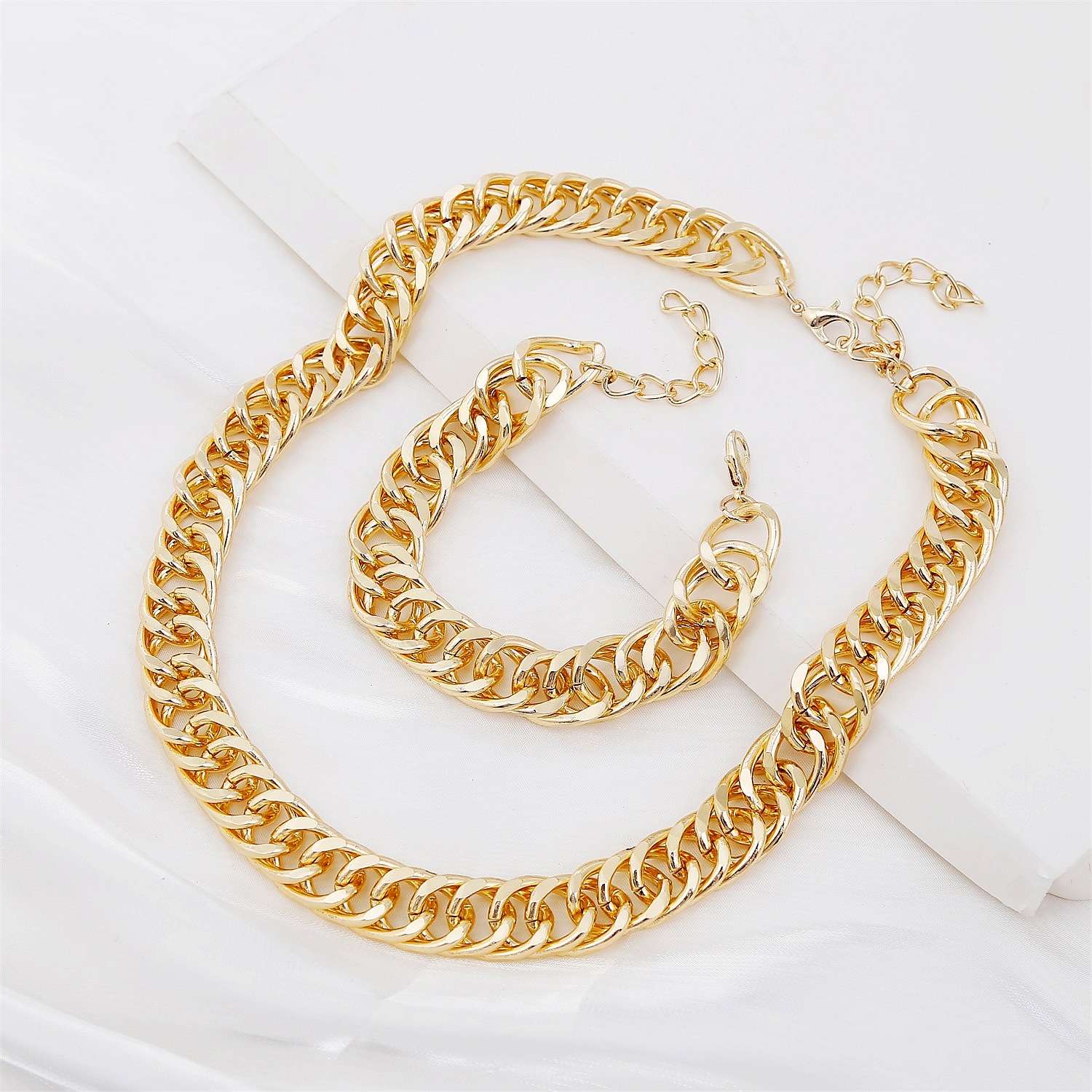 Fashion Simple Gold and Silver Two-Color Aluminum Chain Lock Retro Trendy Exaggerated Cross-Border Ins Necklace European and American Jewelry Fashion Simple Gold and Silver Two-Color Aluminum Chain Lock Retro Trendy Exaggerated Cross-Border Ins Necklace European and American Jewelry