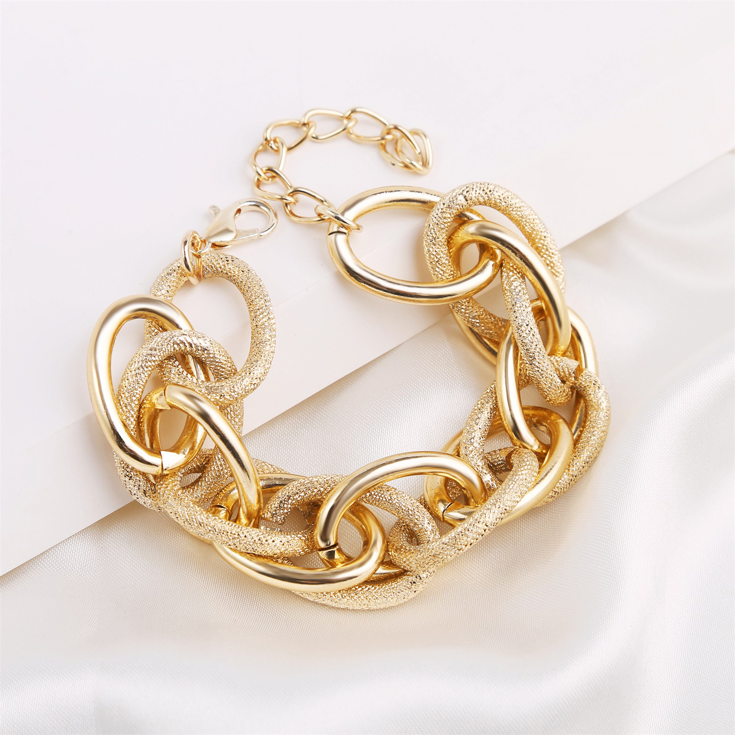 Fashion Simple Gold and Silver Two-Color Aluminum Chain Lock Retro Trendy Exaggerated Cross-Border Ins Necklace European and American Jewelry Fashion Simple Gold and Silver Two-Color Aluminum Chain Lock Retro Trendy Exaggerated Cross-Border Ins Necklace European and American Jewelry