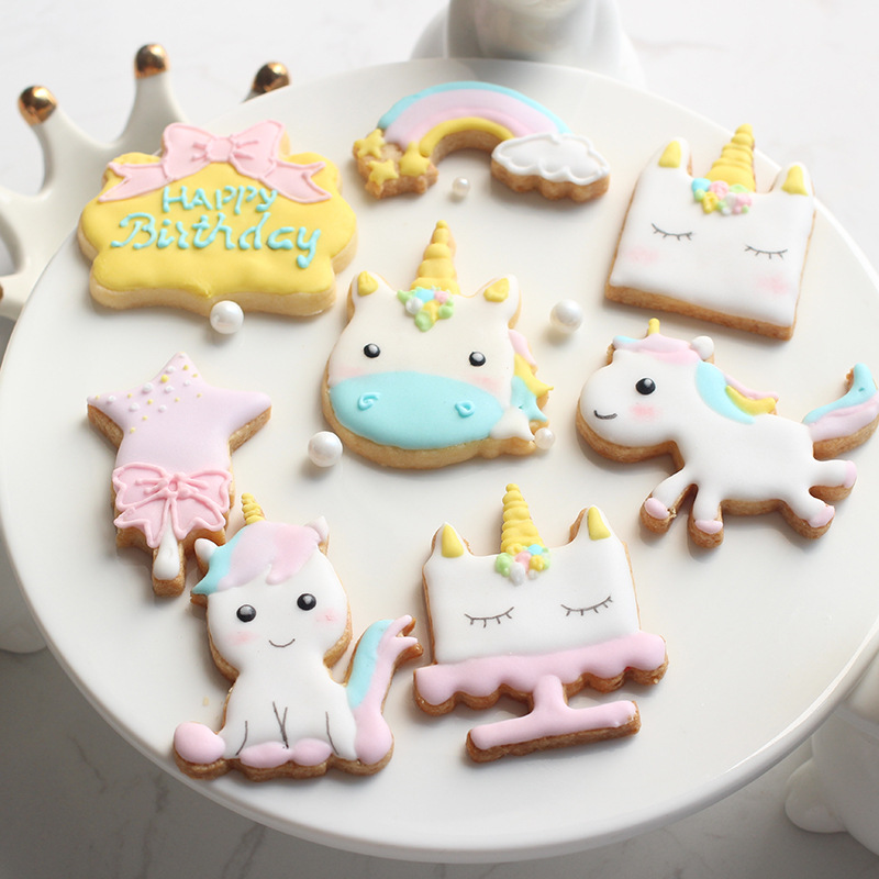 DIY Baking Mold 8PCs Unicorn Plastic Biscuit Mold Fondant Cake Embossing Mold Decoration Mold Cutter