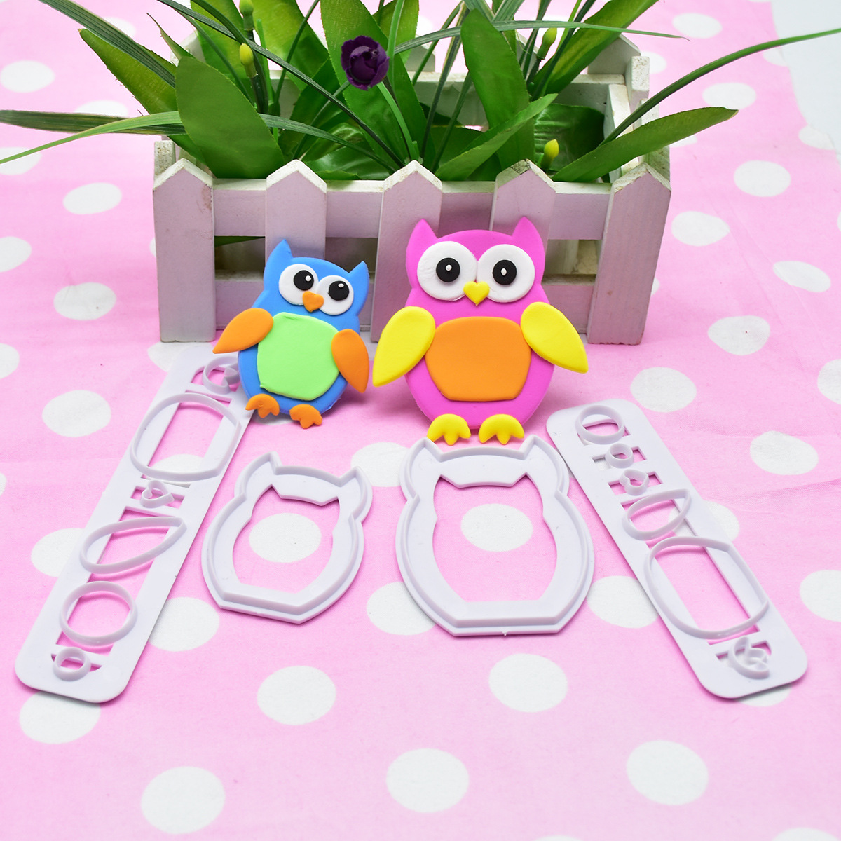 DIY Baking Christmas Clothes Men and Women Cutter Fondant Brickearth Plastic Clothes Cutter Biscuit Mold