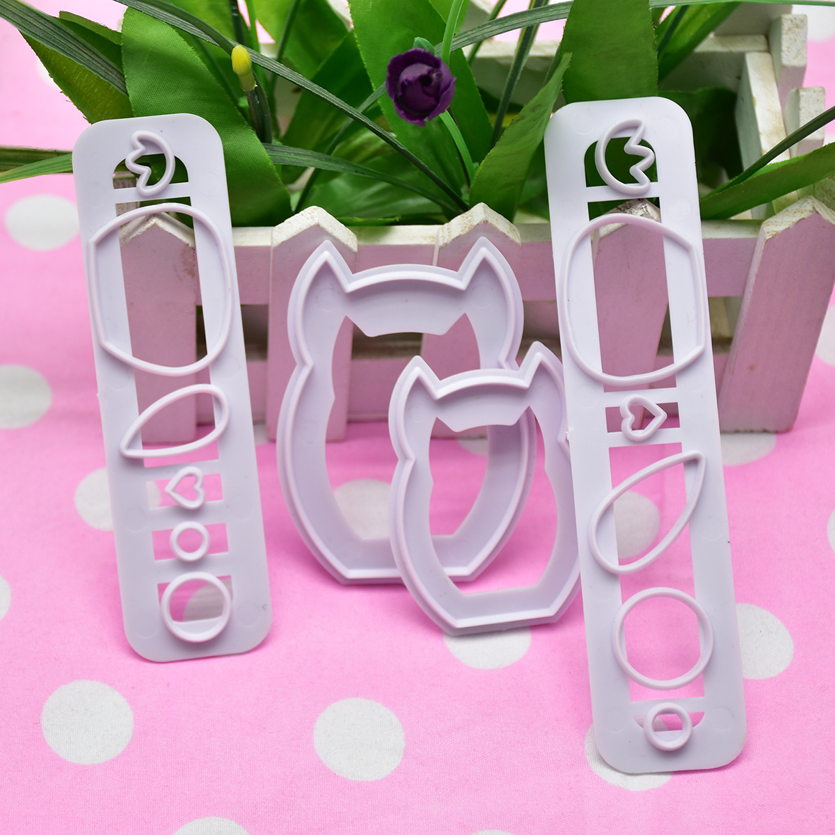 DIY Baking Christmas Clothes Men and Women Cutter Fondant Brickearth Plastic Clothes Cutter Biscuit Mold