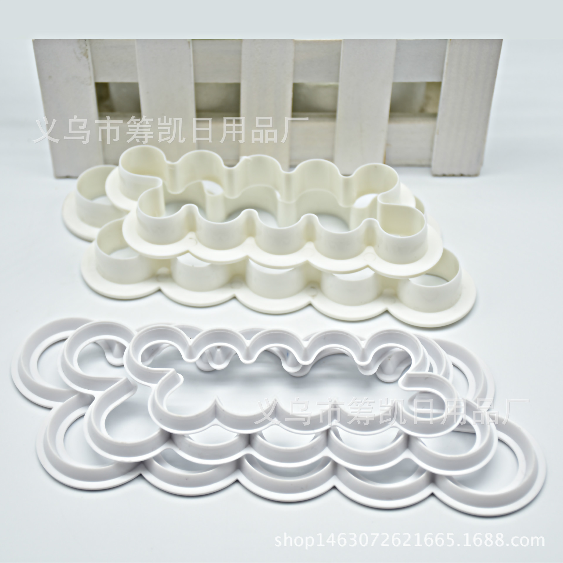 DIY Baking Christmas Clothes Men and Women Cutter Fondant Brickearth Plastic Clothes Cutter Biscuit Mold
