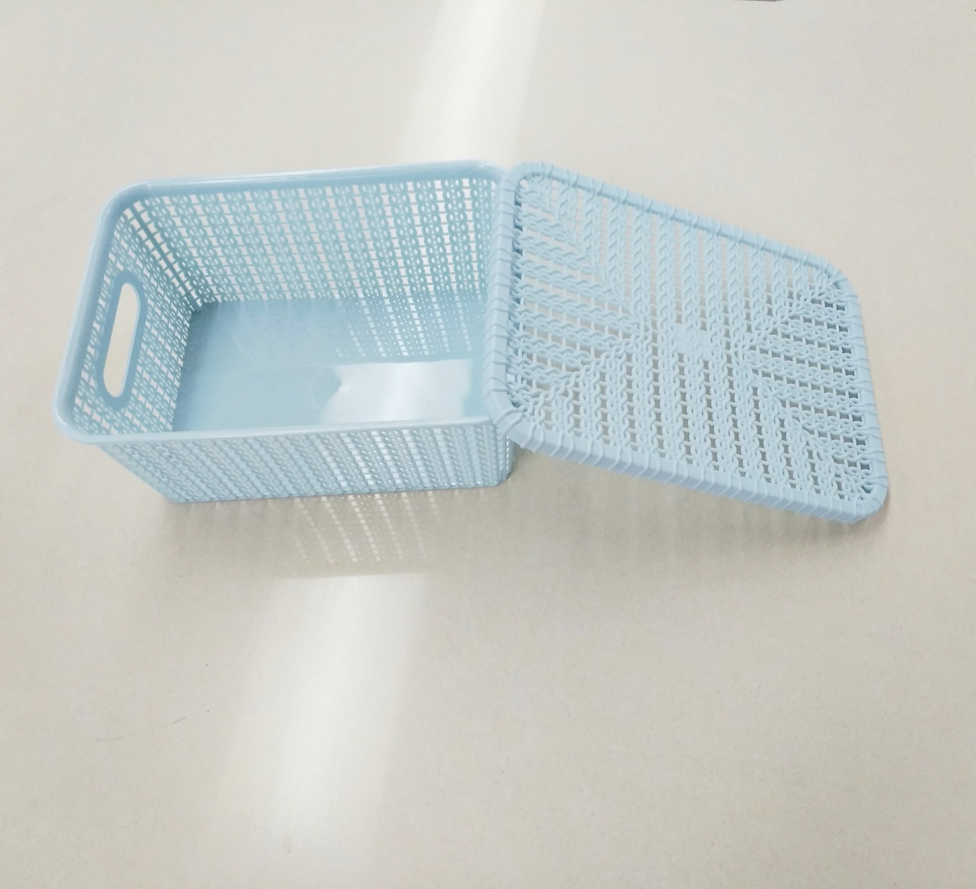 The new shelves of plastic rattan storage box weaving baskets with lid finishing box storage box