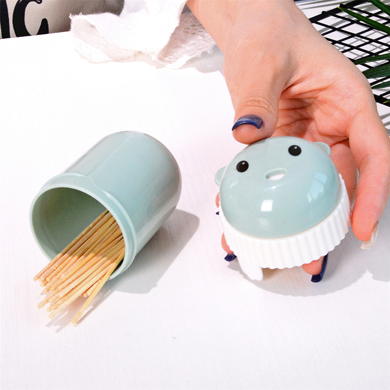 Plastic Cartoon Toothpick Box Creative European Bear Toothpick Tin Simple Living Room Home Portable round Toothpick Holder