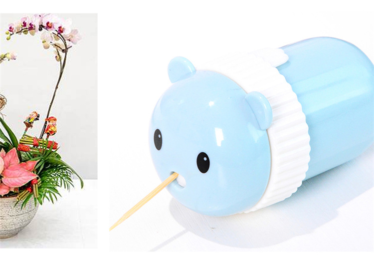 Plastic Cartoon Toothpick Box Creative European Bear Toothpick Tin Simple Living Room Home Portable round Toothpick Holder Plastic Cartoon Toothpick Box Creative European Bear Toothpick Tin Simple Living Room Home Portable round Toothpick Holder