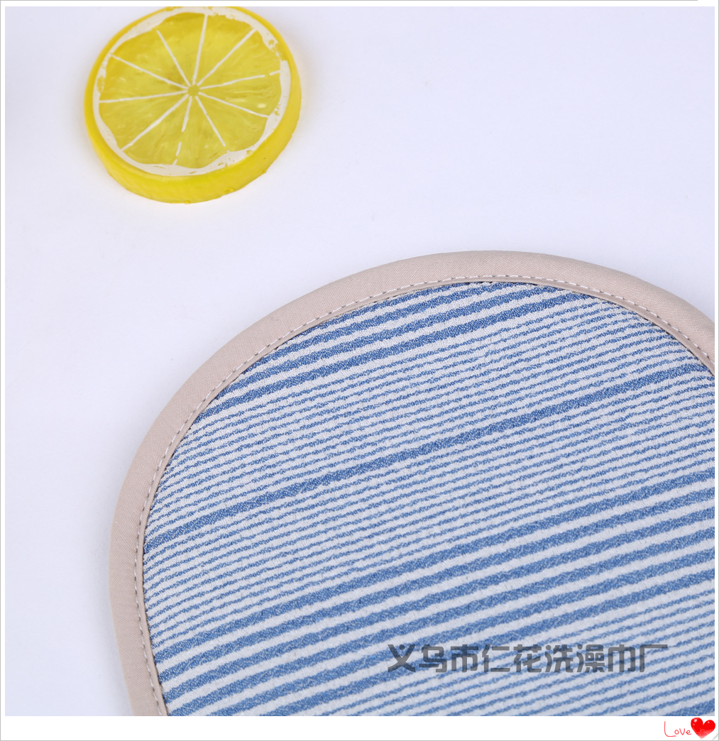 Bath towel with double-sided fine lines Bath towel with double rubbing towel