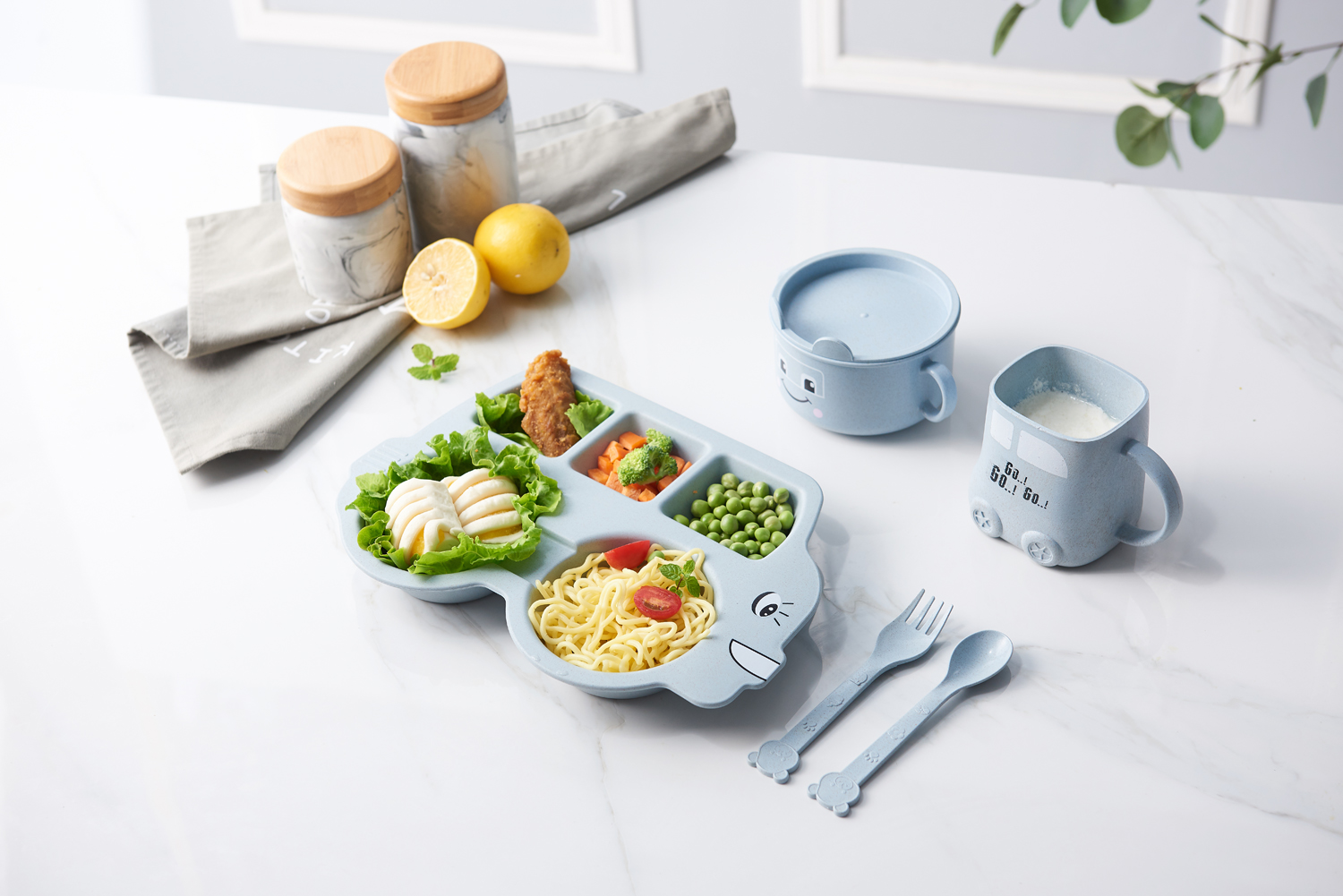 Children's tableware wheat straw children's plate three-piece cartoon truck plate baby spoon plate set Children's tableware wheat straw children's plate three-piece cartoon truck plate baby spoon plate set