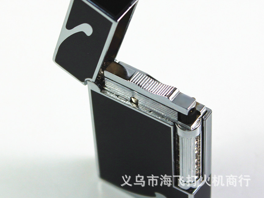 Si Paike SPUNK langsheng lighter silver bumper black gift box wholesale fine human being rattled metal lighter Si Paike SPUNK langsheng lighter silver bumper black gift box wholesale fine human being rattled metal lighter