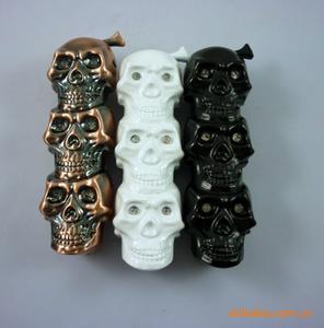 &#034;The mixed batch of 200 Yuan&#034; creative personality type skeleton with light metal lighter
