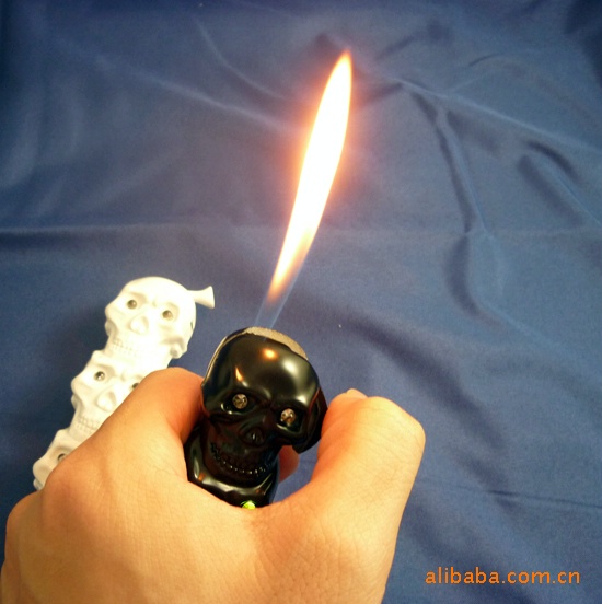 "The mixed batch of 200 Yuan" creative personality type skeleton with light metal lighter