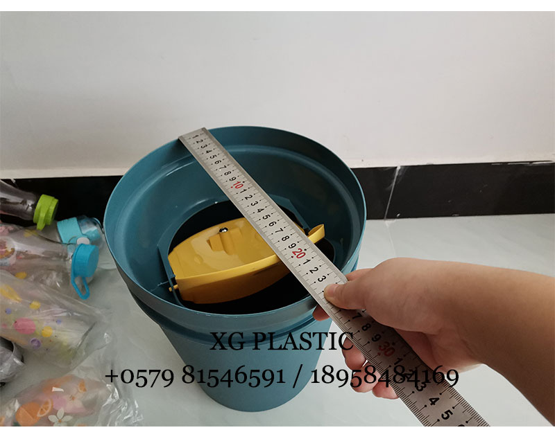 trash can flap trash bin round shape plastic waste can 9 L office trash can kitchen dustbin fashion style rubbish can trash can flap trash bin round shape plastic waste can 9 L office trash can kitchen dustbin fashion style rubbish can