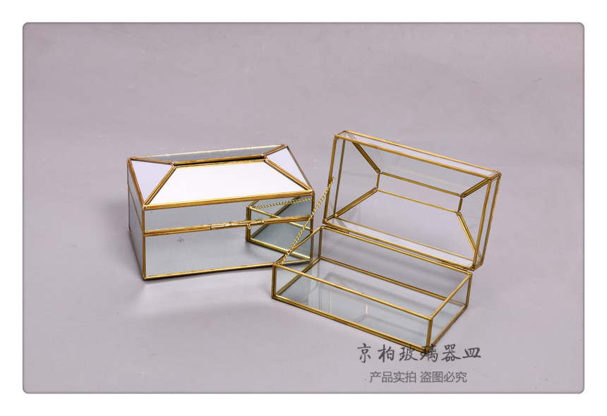 Nordic creative light key-2 luxury glass brass paper towel box Layout of mirrored paper box table top in living room model room Nordic creative light key-2 luxury glass brass paper towel box Layout of mirrored paper box table top in living room model room