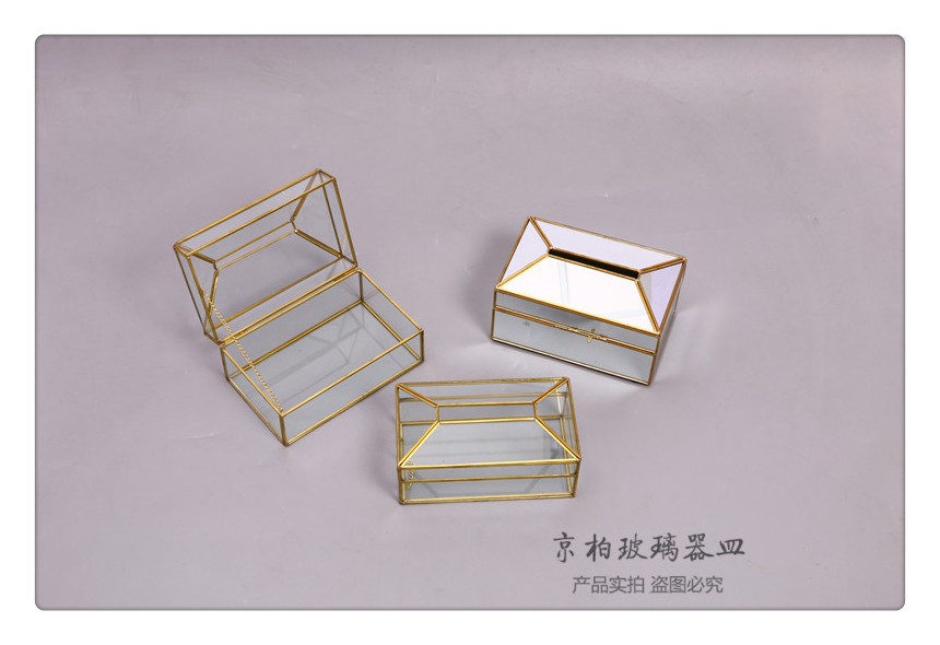Nordic creative light key-2 luxury glass brass paper towel box Layout of mirrored paper box table top in living room model room Nordic creative light key-2 luxury glass brass paper towel box Layout of mirrored paper box table top in living room model room