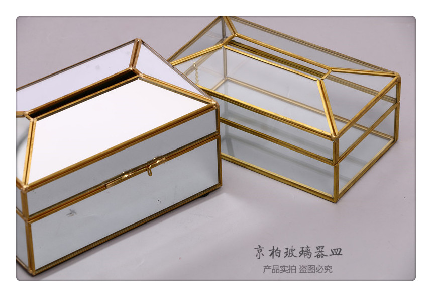 Nordic creative light key-2 luxury glass brass paper towel box Layout of mirrored paper box table top in living room model room Nordic creative light key-2 luxury glass brass paper towel box Layout of mirrored paper box table top in living room model room