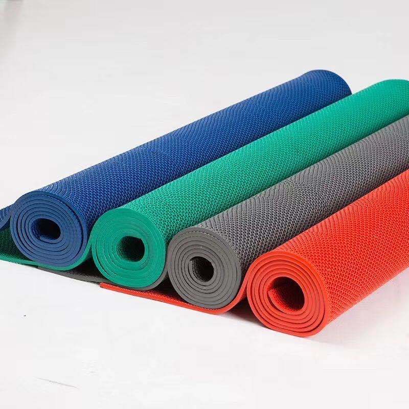 Manufacturer S-Type PVC Hollow Non-Slip Mat Waterproof Gasket Mesh Plastic Toilet Bathroom Pool Carpet Wholesale