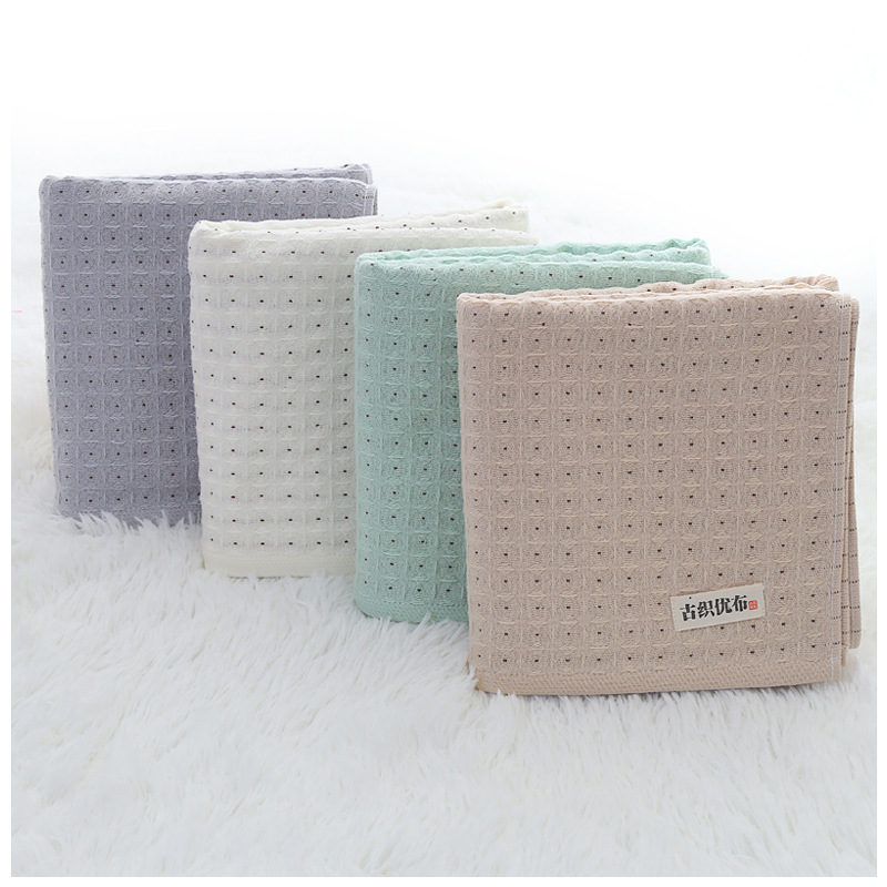 Yiwu Good Goods Combed Cotton Yarn Honeycomb Bath Towel Supermarket Household Adult Beach Towel Soft Absorbent Bath Towel