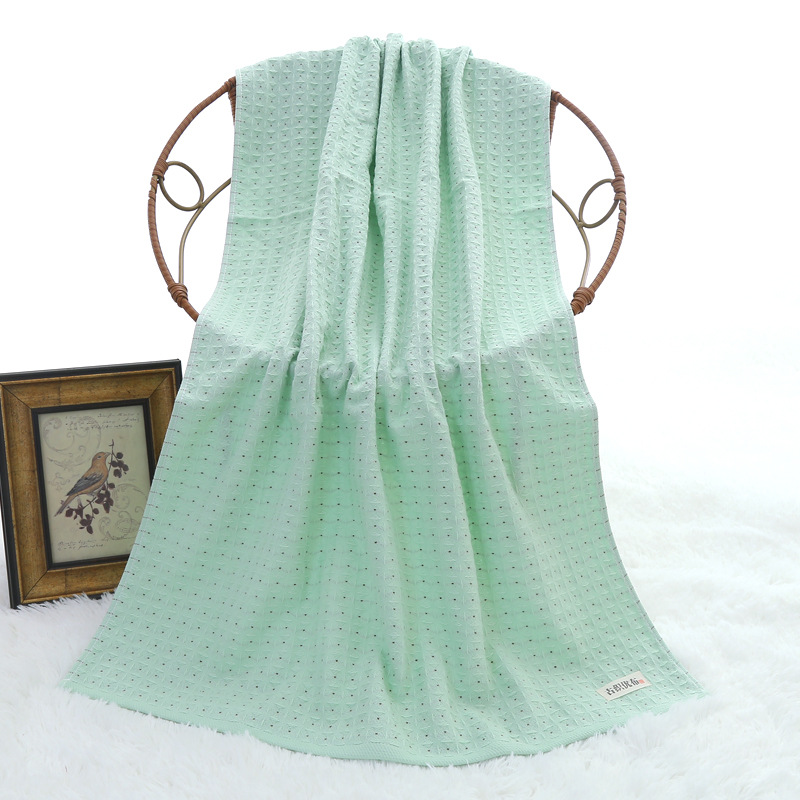 Yiwu Good Goods Combed Cotton Yarn Honeycomb Bath Towel Supermarket Household Adult Beach Towel Soft Absorbent Bath Towel