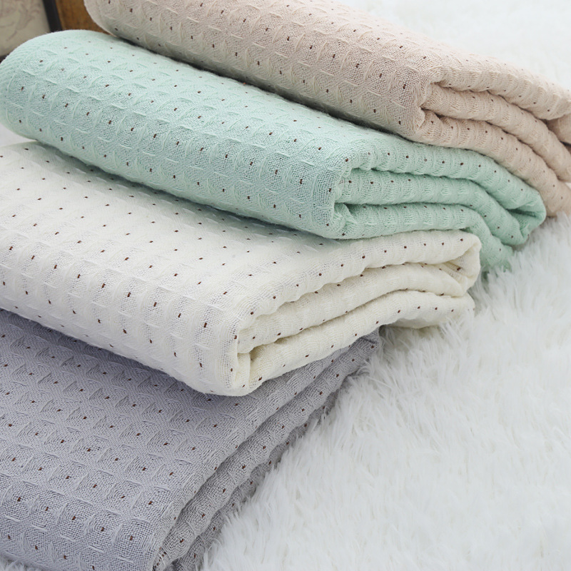 Yiwu Good Goods Combed Cotton Yarn Honeycomb Bath Towel Supermarket Household Adult Beach Towel Soft Absorbent Bath Towel