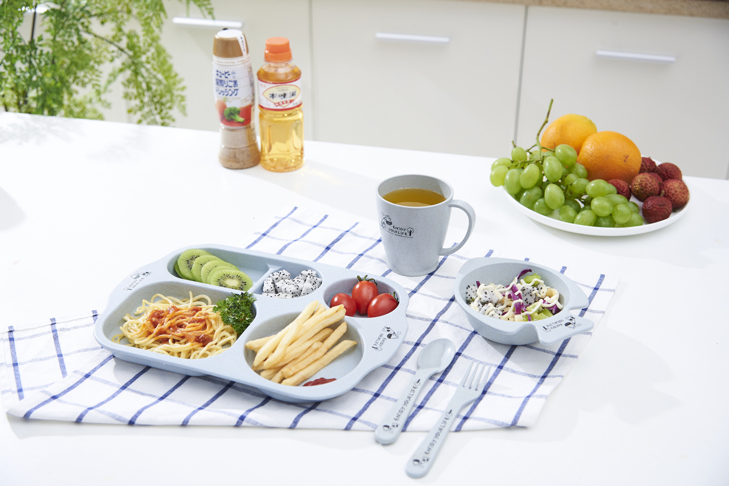 Environmentally Friendly and Healthy Wheat Straw Children's Household Tableware Food Tray Set with Children Chopsticks Spoon Fork