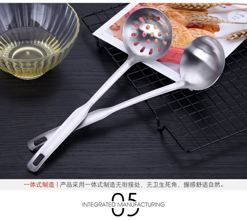 Factory Direct Sales 304 Stainless Steel Kitchenware Hot Pot Soup Ladle Perforated Ladle Kitchen Cooking Spoon with Long Handle