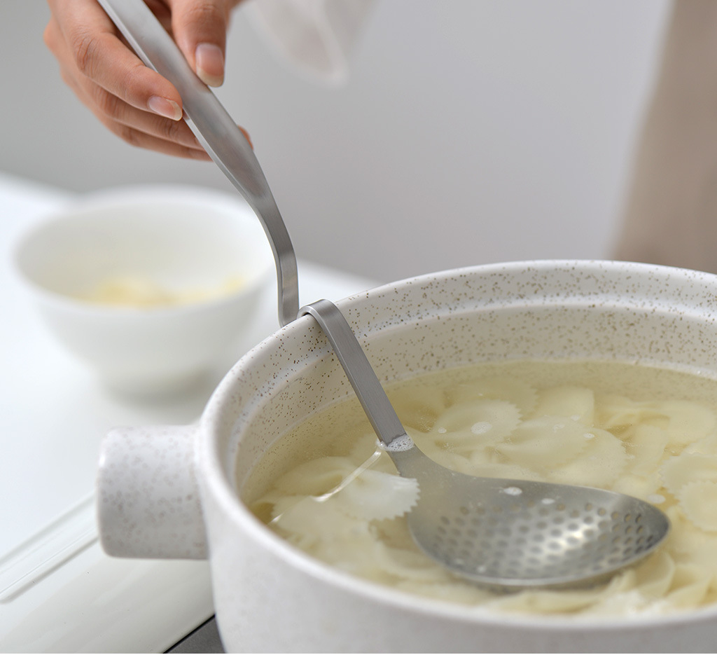 304 Stainless Steel Hot Pot Spoon Wall Spoon Hot Pot Soup Ladle Colander Thick Spicy Hot Pot Strainer Spoon Porridge Spoon Wholesale