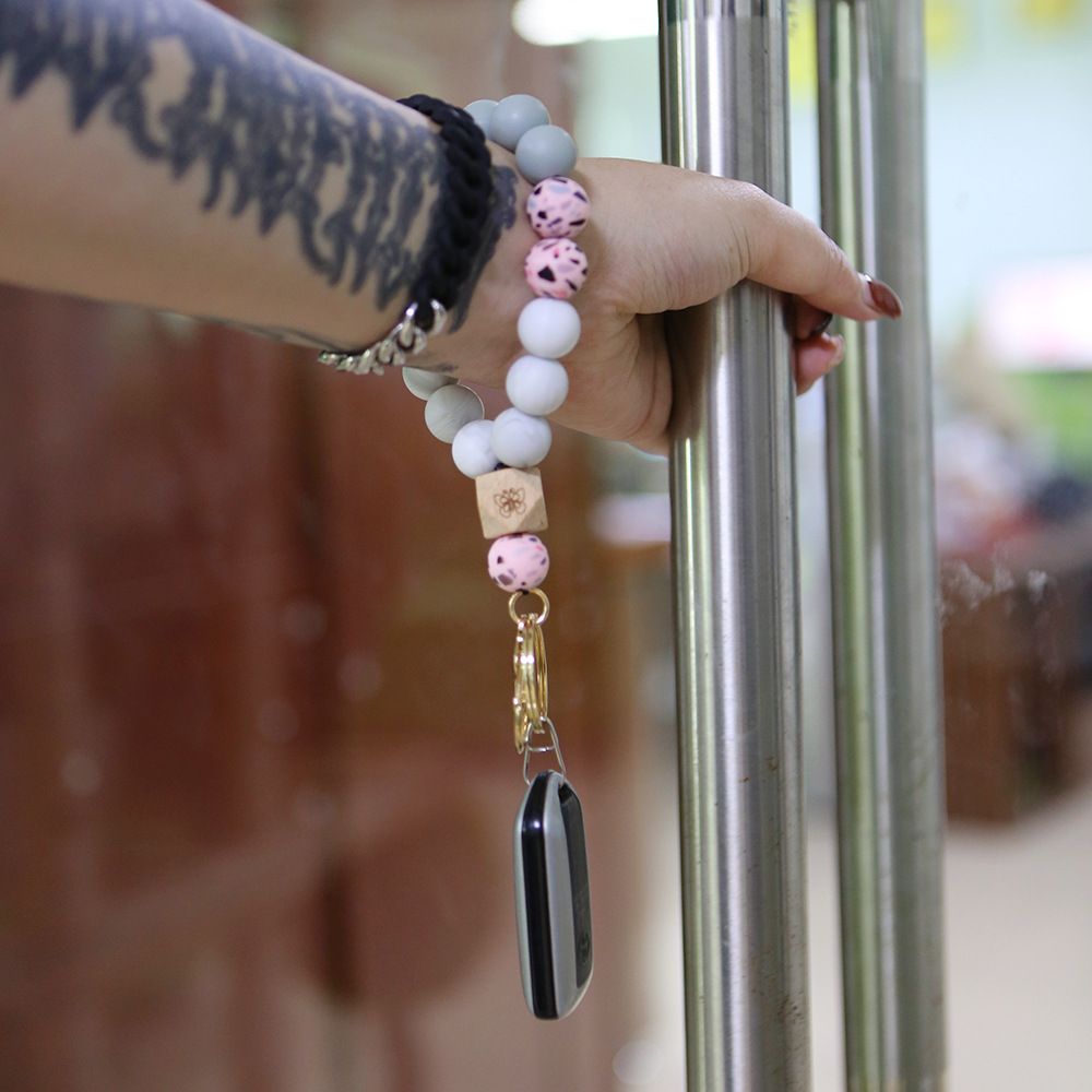 Color Silicone Beads Bracelet Bracelet Keychain Female Foreign Trade Amazon Pu Tassel Card Bag Silicone Bracelet Key Ring Color Silicone Beads Bracelet Bracelet Keychain Female Foreign Trade Amazon Pu Tassel Card Bag Silicone Bracelet Key Ring