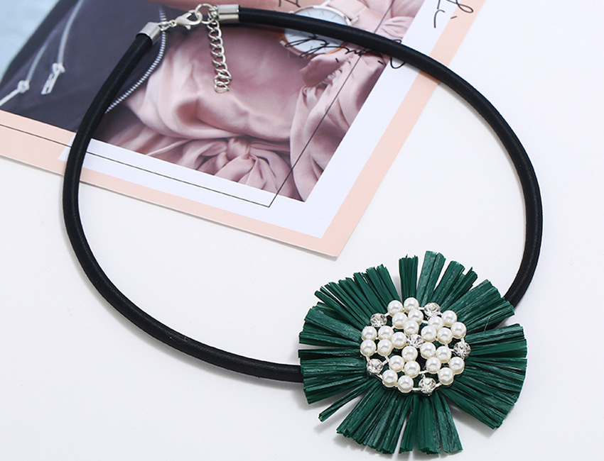Cross - border exclusive fashion full diamond sunflower joker of autumn and winter simple collar chain necklace accessories hang ornaments